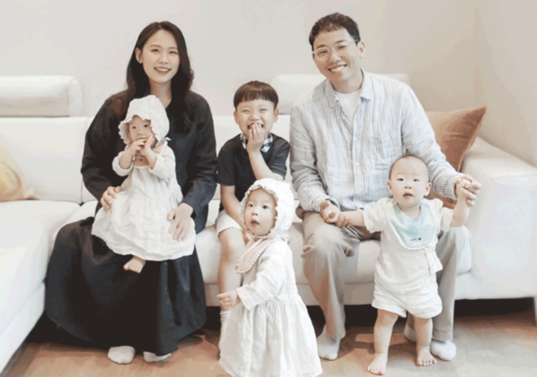 다섯째 아이 탄생을 앞두고 있는 SK하이닉스 김진태 TL 가족의 모습. [사진=SK하이닉스 제공]